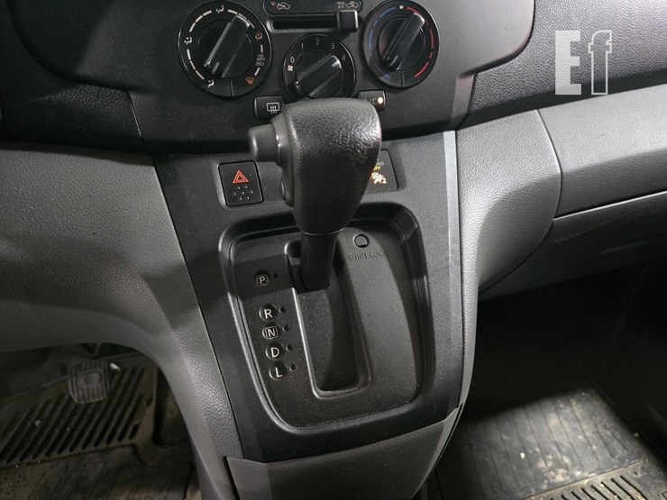 2015-nissan-nv200-image-14