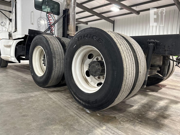 2009-kenworth-t660-image-29