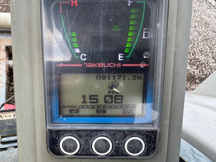 2022-takeuchi-tb240-image-26