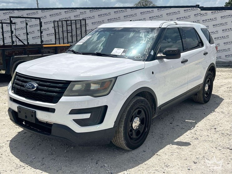 2016-ford-explorer-image-1