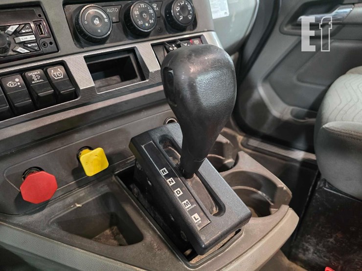 2015-kenworth-t680-image-14