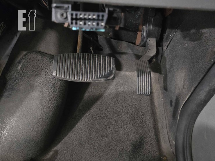 2013-ford-e250-image-11
