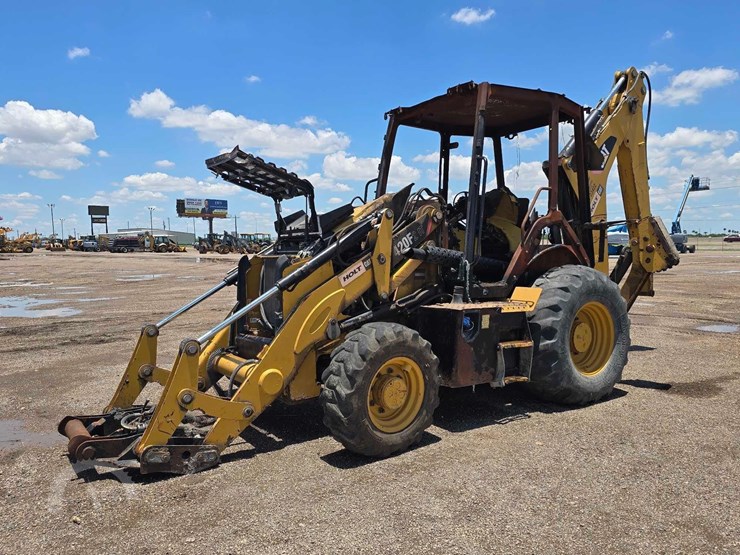 2018-caterpillar-420f2-it-image-1