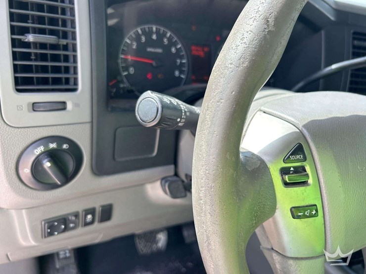 2014-nissan-nv1500-image-19