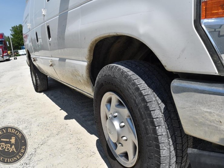 2014-ford-e250-image-10