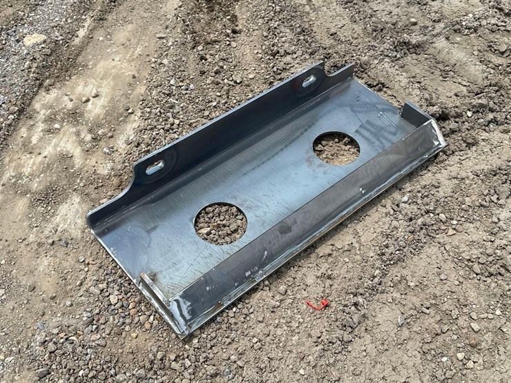 2026-future-dingo-skid-steer-mounting-plate-image-2