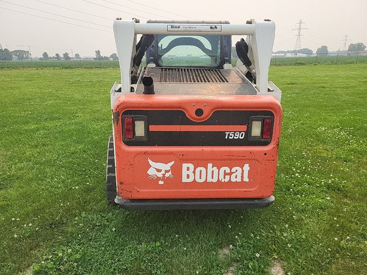 2016-bobcat-t590-skid-loader-image-4