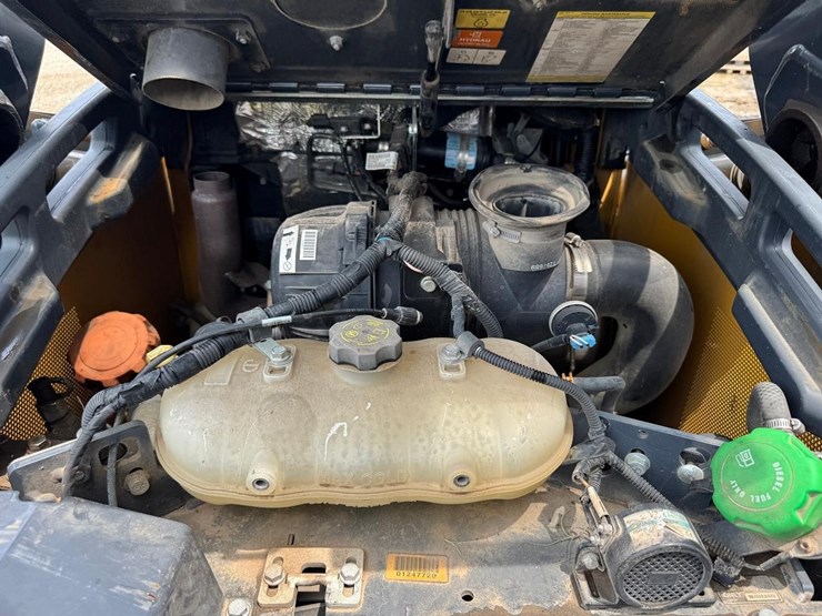 2021-deere-325g-image-16