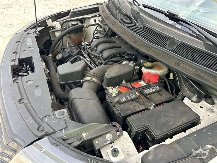 2016-ford-explorer-image-8