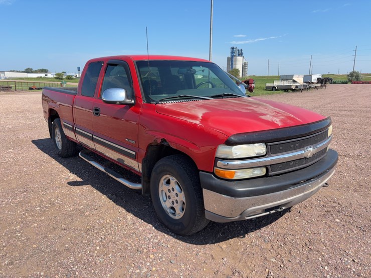 2001-chevrolet-silverado-1500-image-3
