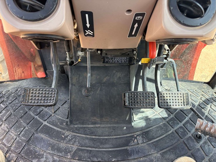 2014-kubota-m6060-image-11