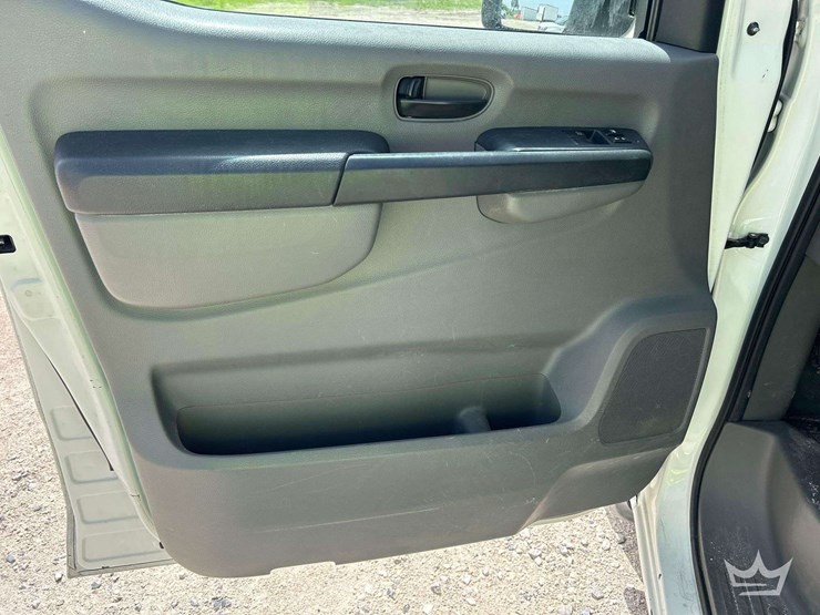 2014-nissan-nv1500-image-15