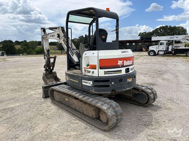 2019-bobcat-e50-mini-excavator-image-2