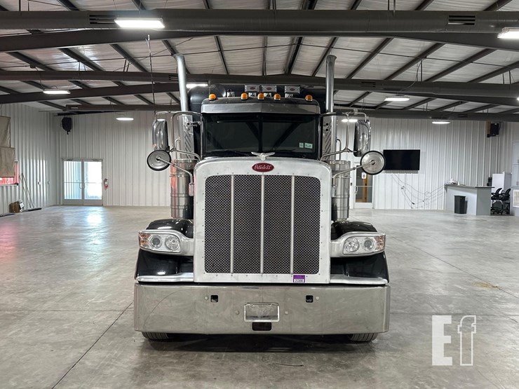 2017-peterbilt-389-image-7