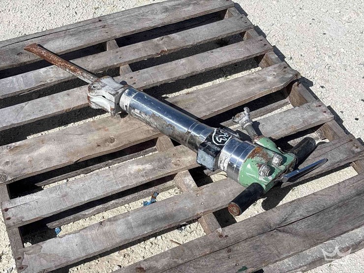 pneumatic-jackhammer-image-2