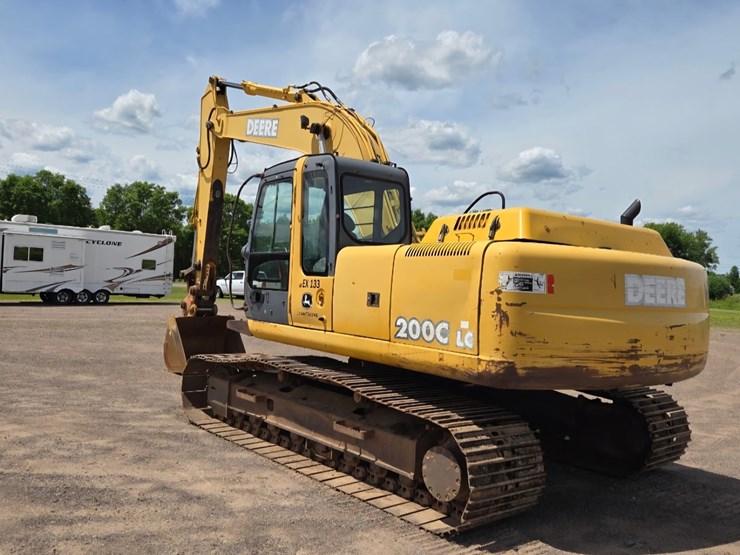 deere-200c-lc-image-9