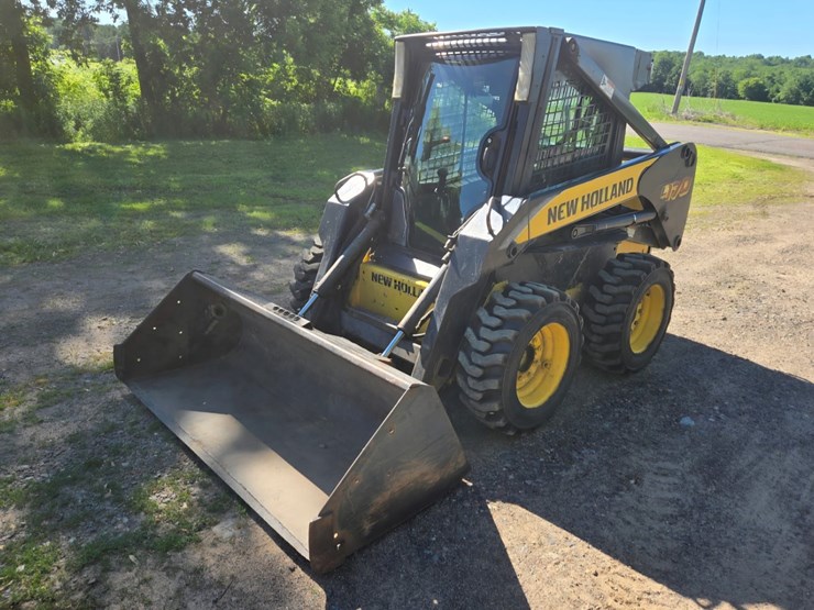 new-holland-l170-image-2