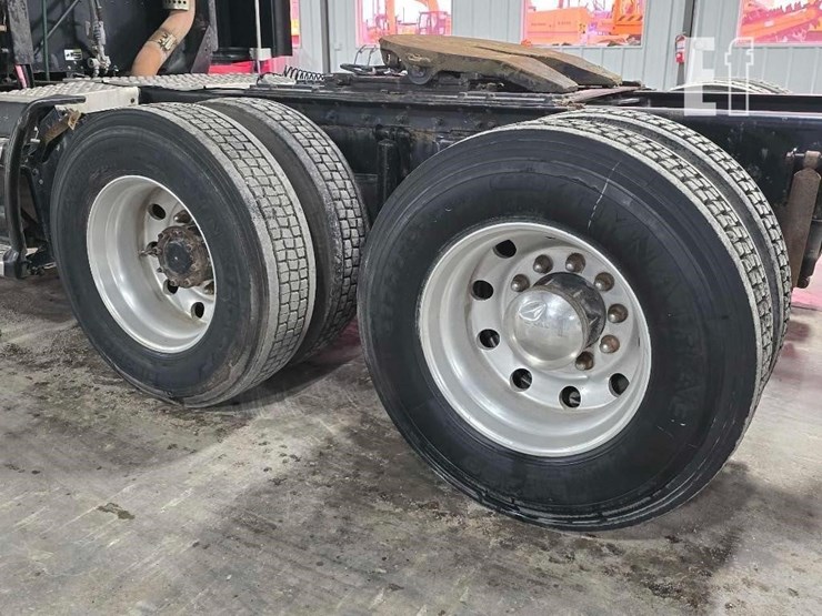 2009-kenworth-t660-image-26