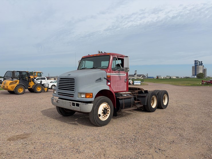 1996-international-8100-image-1