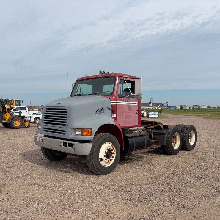 1996 INTERNATIONAL 8100