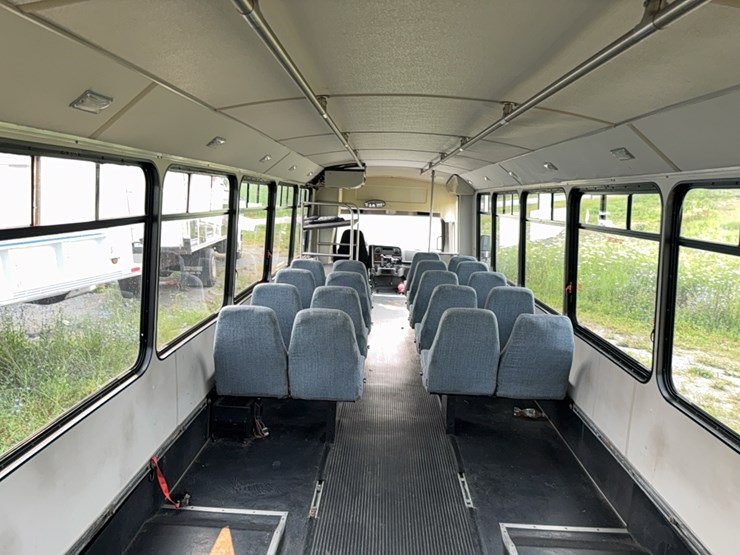 2012-freightliner-bus-image-47