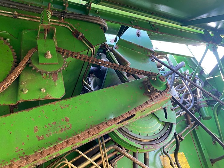 john-deere-9600-4x4-combine-image-33