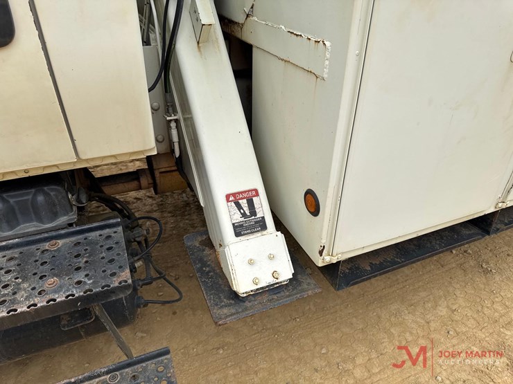 2004-international-durastar-4300-image-5