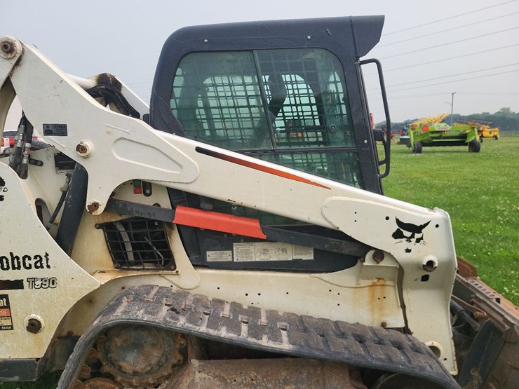2016-bobcat-t590-skid-loader-image-28