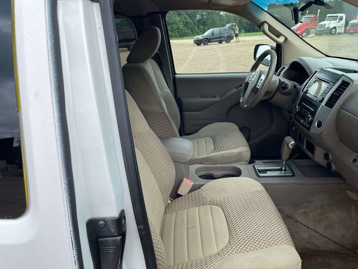 2015-nissan-frontier-sv-image-20