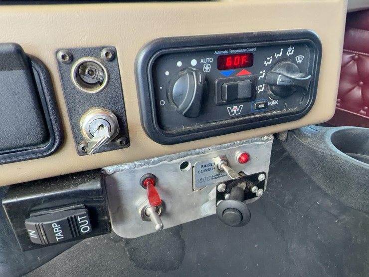 2011-western-star-4900fa-image-62