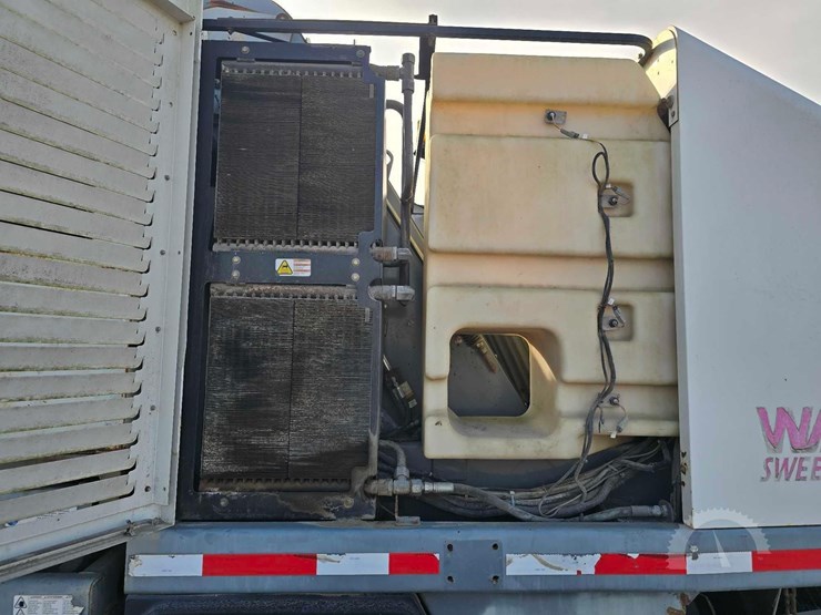 2002-gmc-t7500-image-19