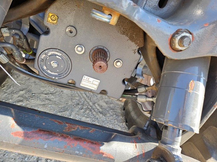 massey-ferguson-7624-image-10