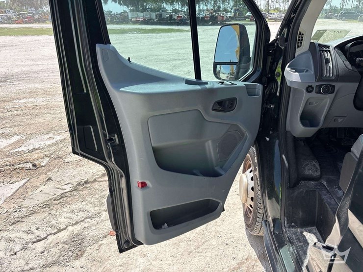 2017-ford-transit-image-21