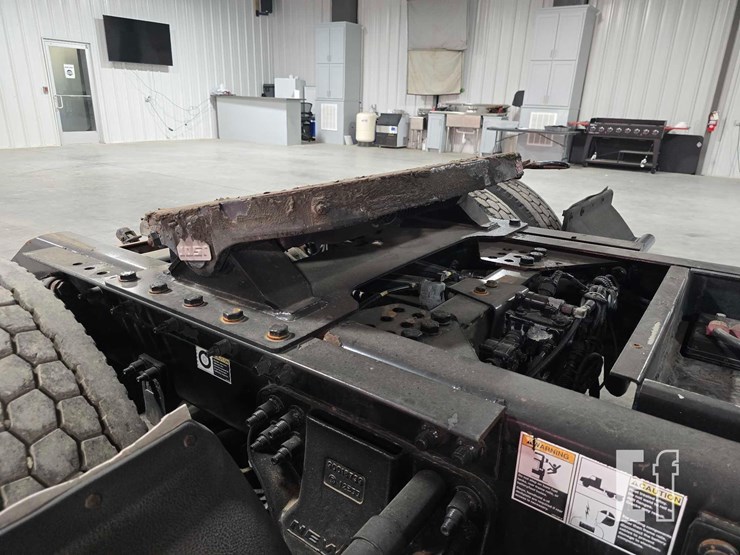 2013-kenworth-t800-image-18