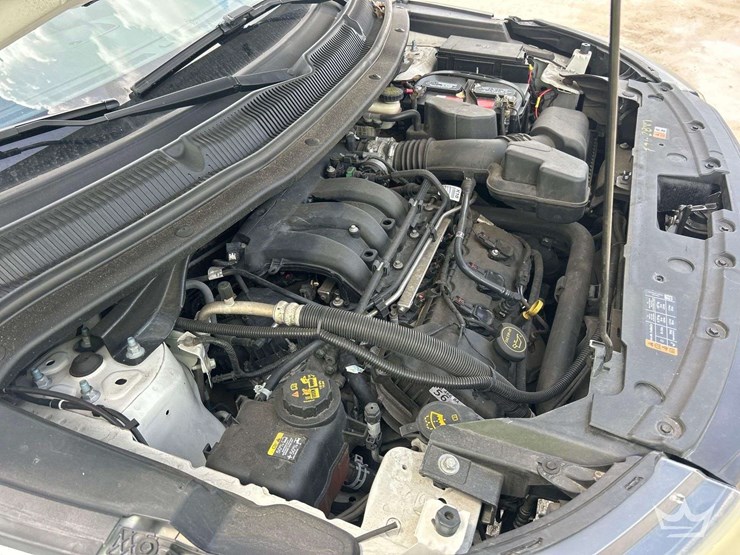 2016-ford-explorer-image-9