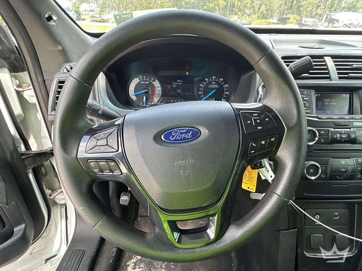 2016-ford-explorer-image-13