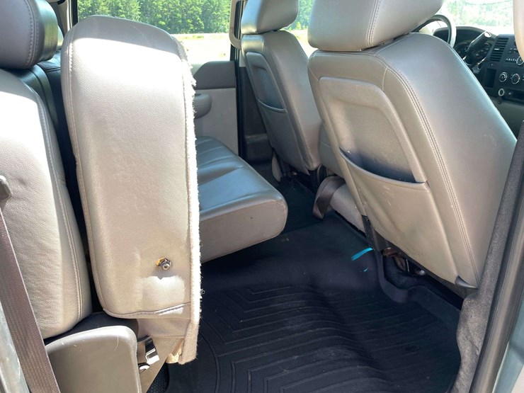 2013-chevrolet-silverado-3500-image-16