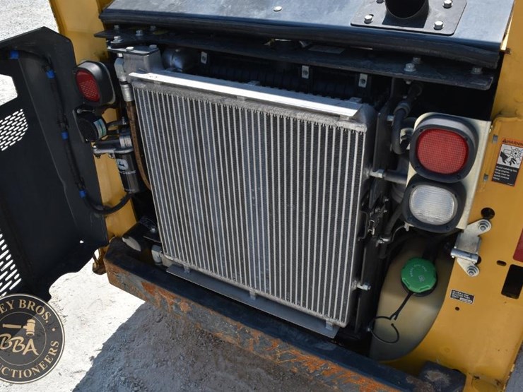 2021-deere-318g-image-26