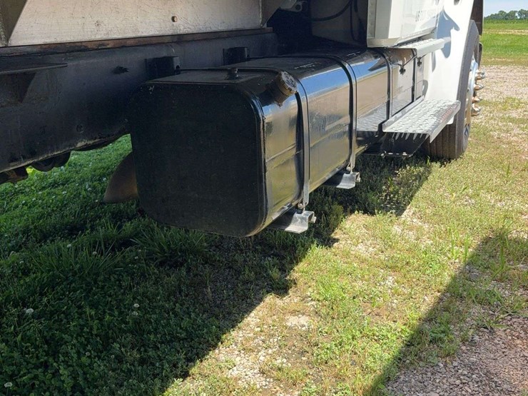 2002-freightliner-fl80-image-18