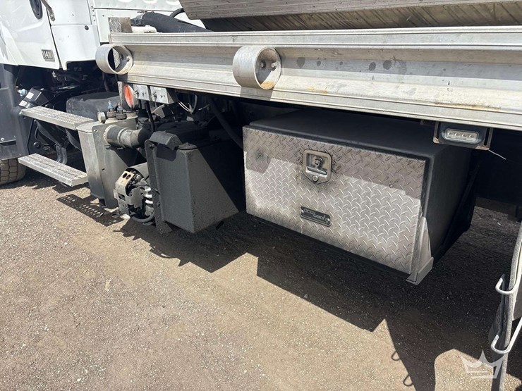 2014-freightliner-114sd-image-17