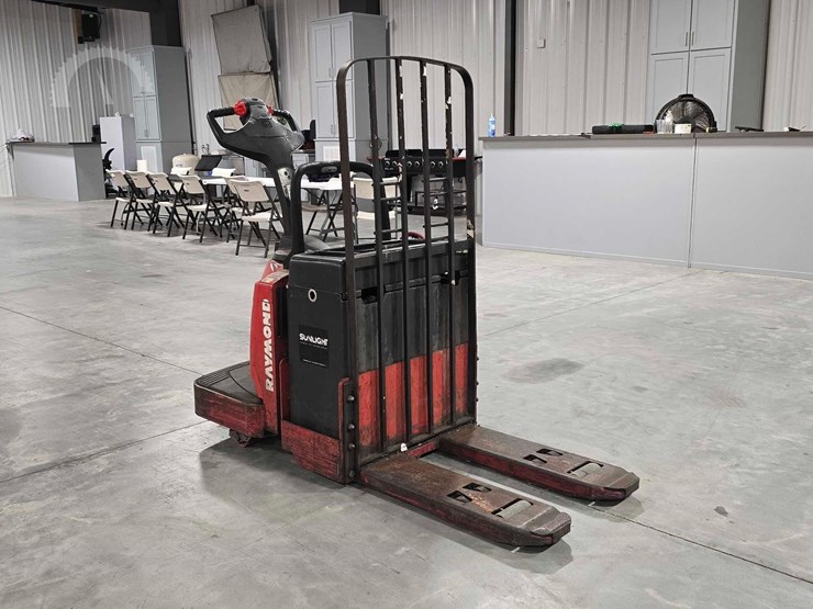 raymond-8400-image-2