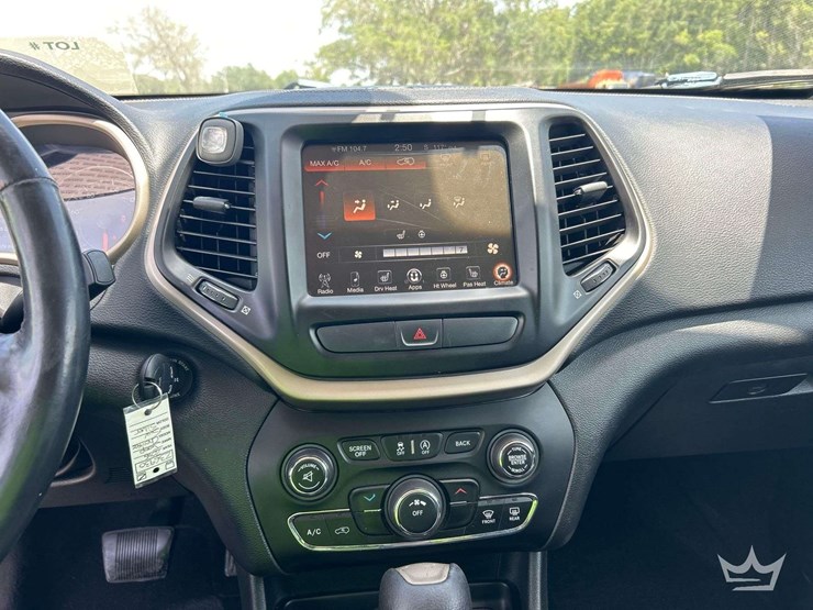 2016-jeep-cherokee-image-18