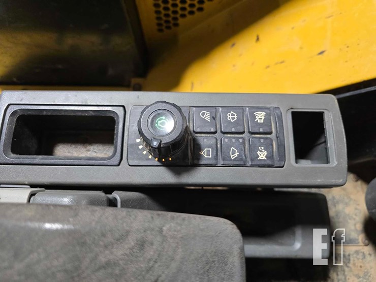 2021-caterpillar-306cr-image-24