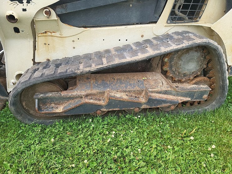 2016-bobcat-t590-skid-loader-image-13