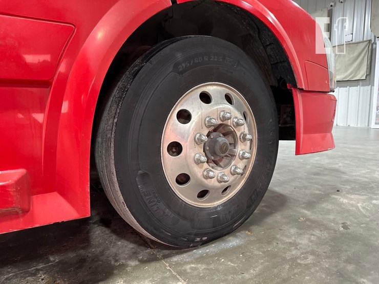 2014-volvo-6431-image-29