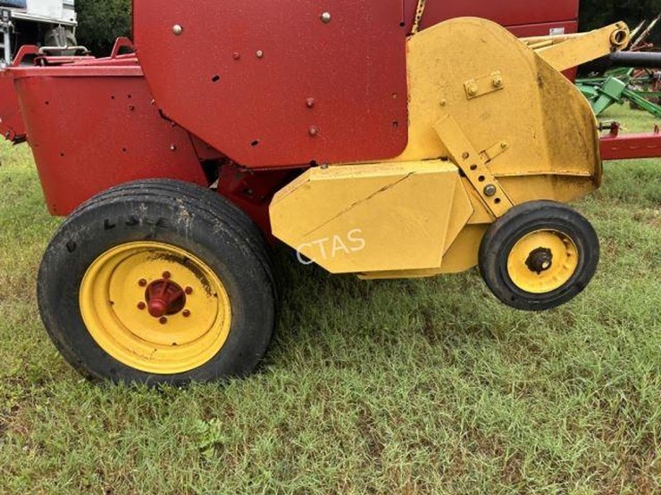 new-holland-570-image-4