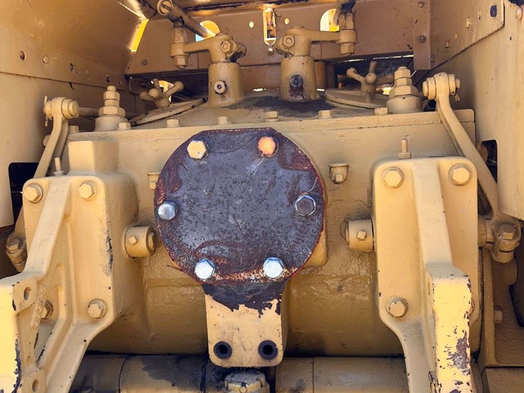 caterpillar-thirty-image-14
