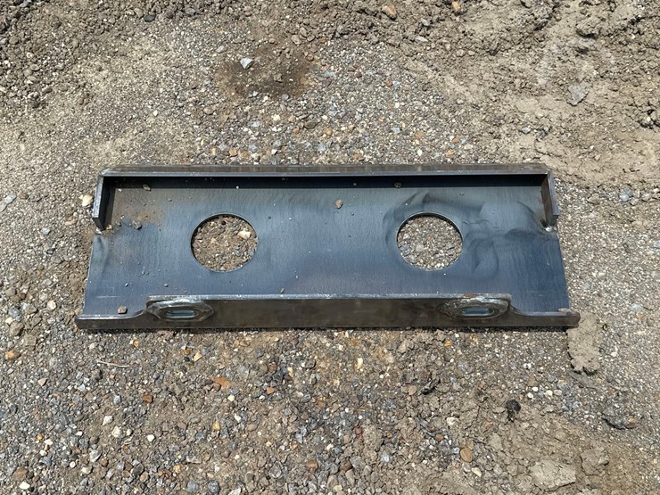 2026-future-dingo-skid-steer-mounting-plate-image-1