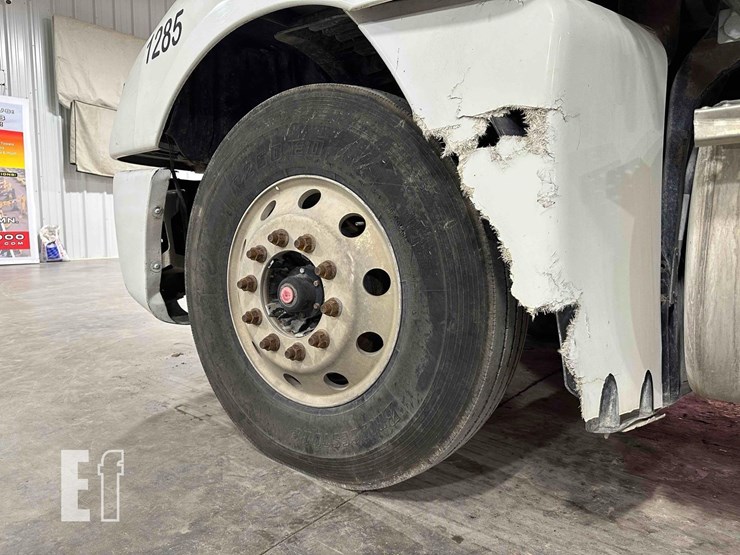 2007-freightliner-columbia-120-image-27