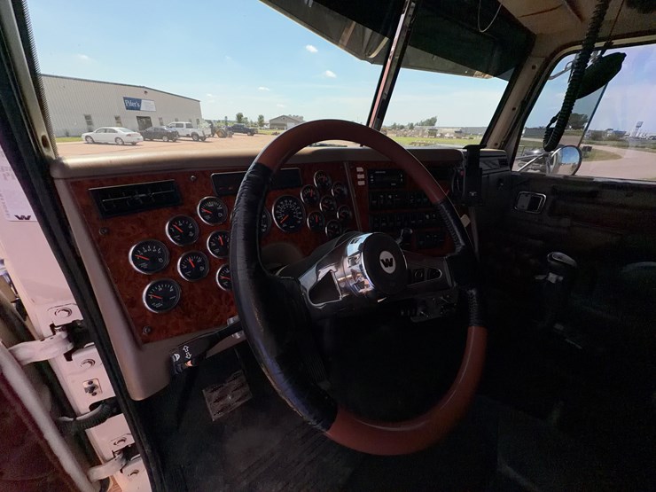 2011-western-star-4900fa-image-50